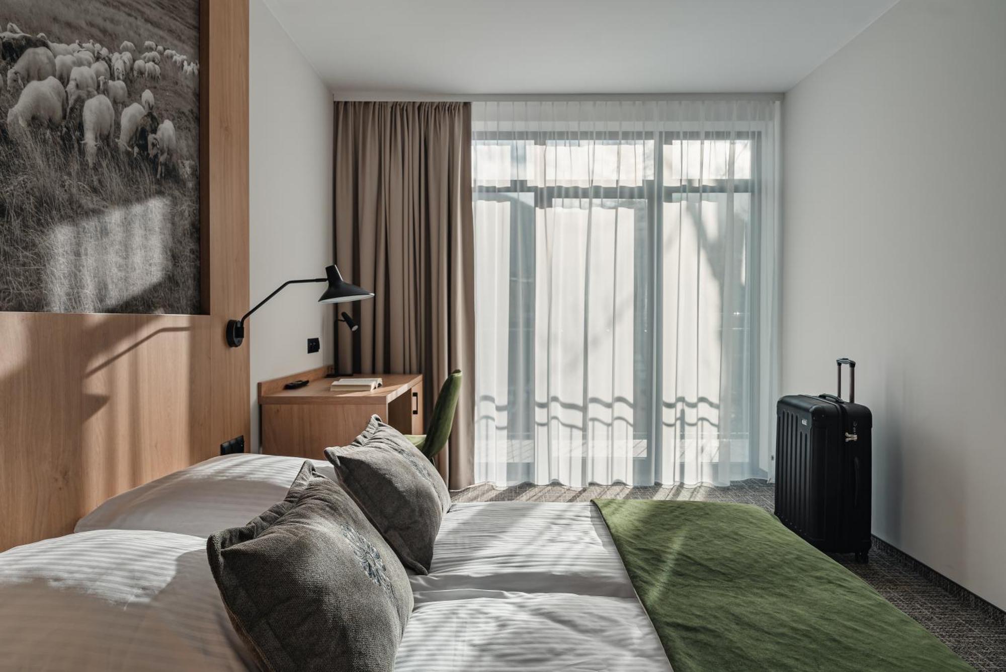 Small Double Room,1635098707:JPEG