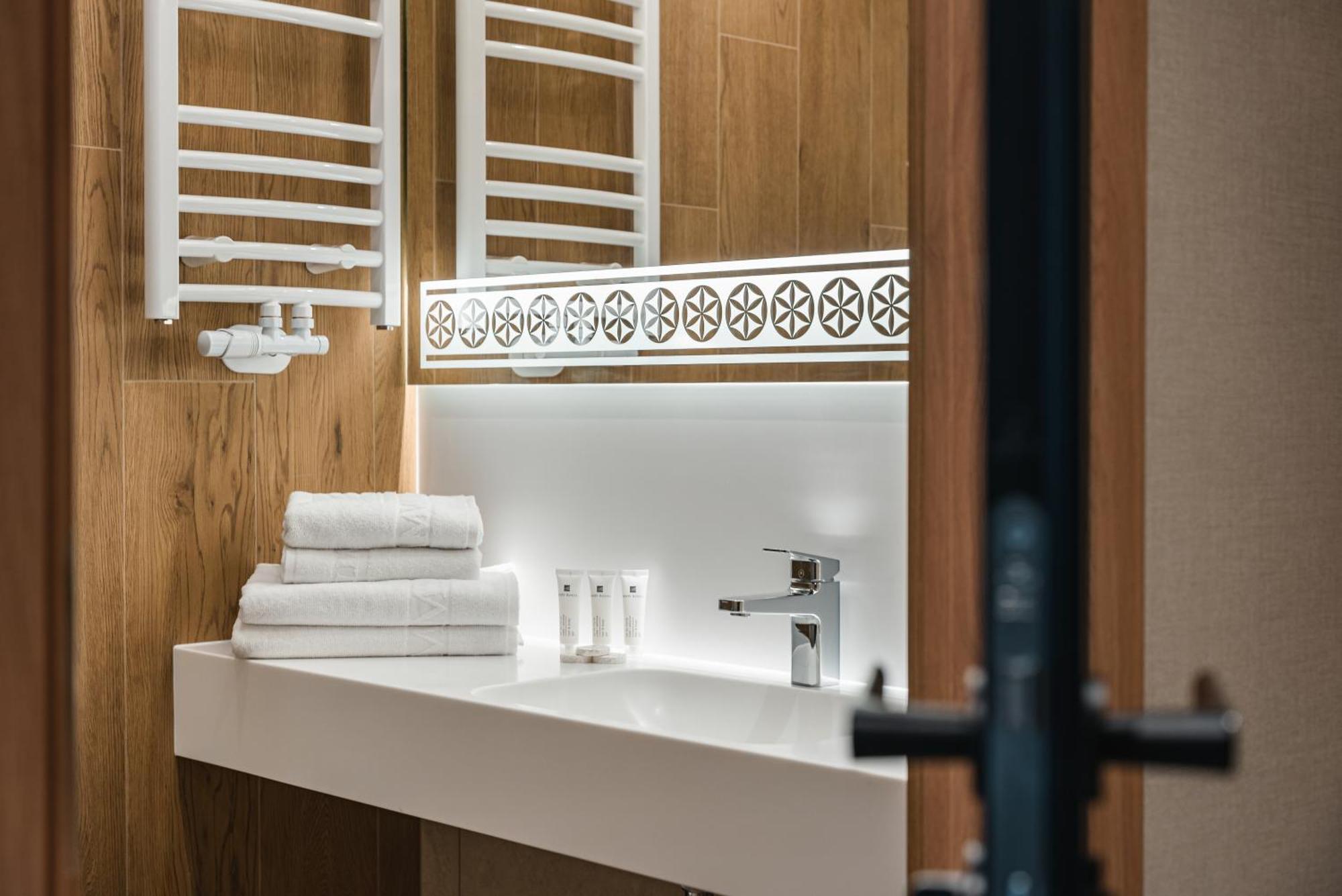 Double or Twin Room with Balcony,1635098730:JPEG